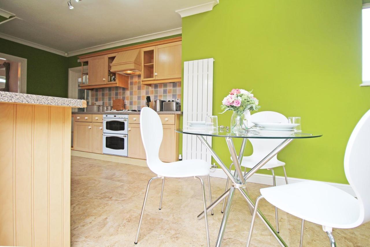 Queens Road - Luxury Spacious Home In Chester Christleton Exterior foto